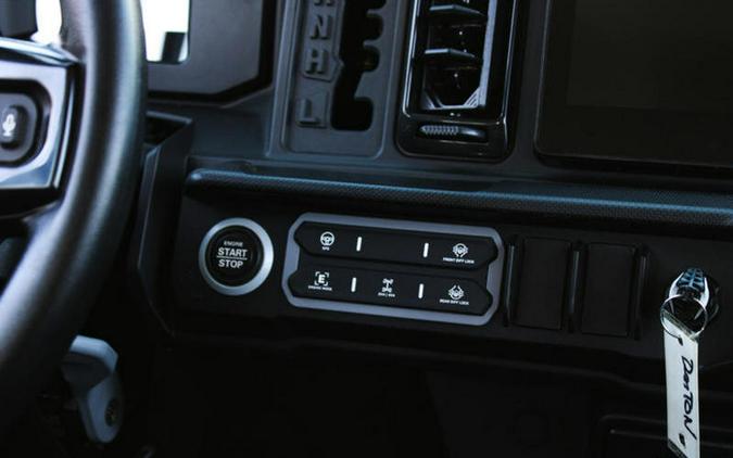 2026 Can-Am® Defender MAX XT CAB HD11 With 10.25 in.display