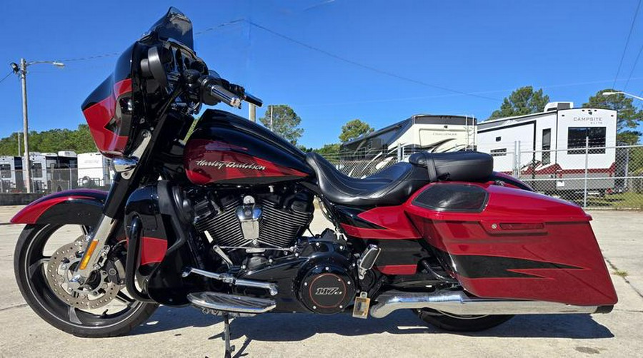 2017 Harley-Davidson® FLHXSE - CVO™ Street Glide®