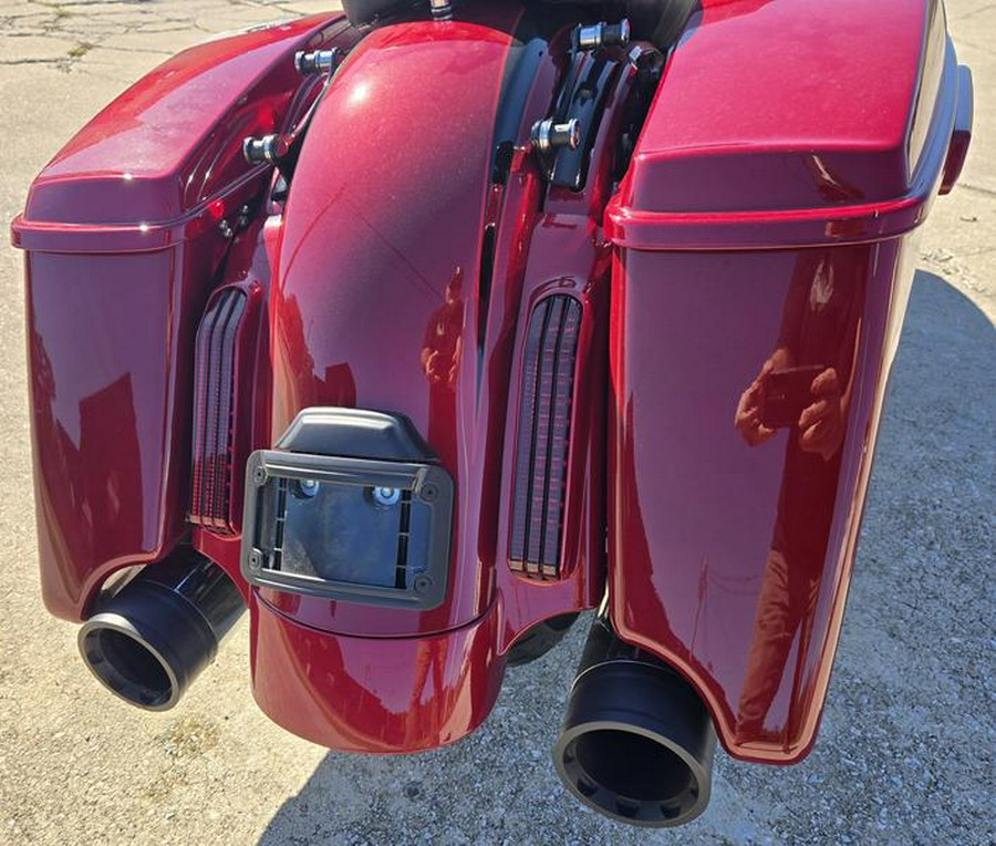 2017 Harley-Davidson® FLHXSE - CVO™ Street Glide®