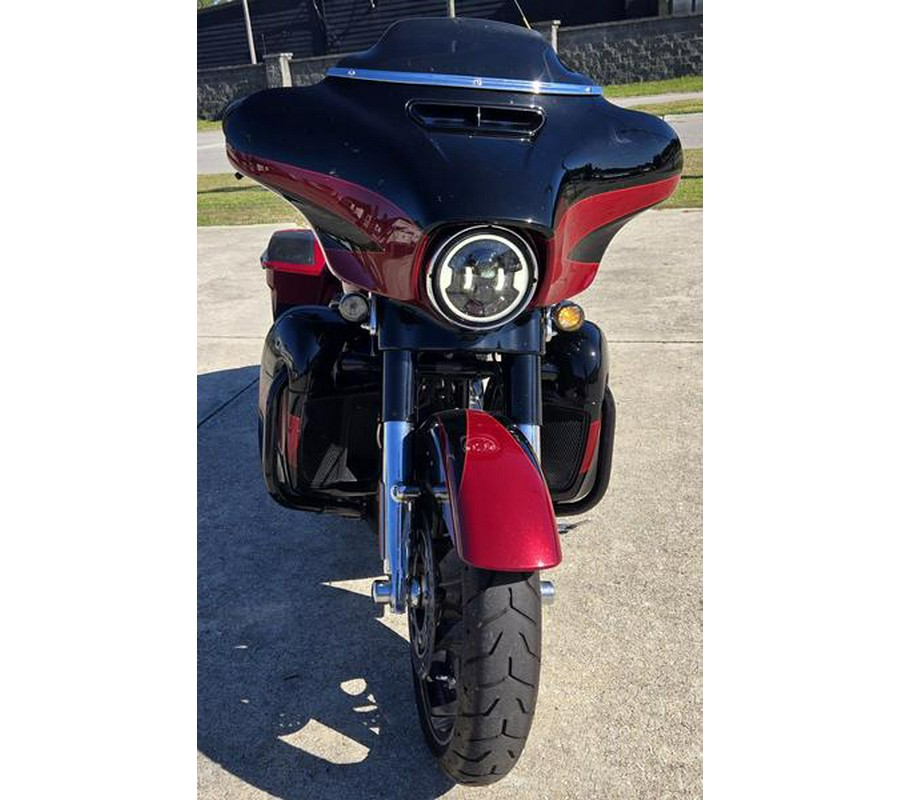 2017 Harley-Davidson® FLHXSE - CVO™ Street Glide®