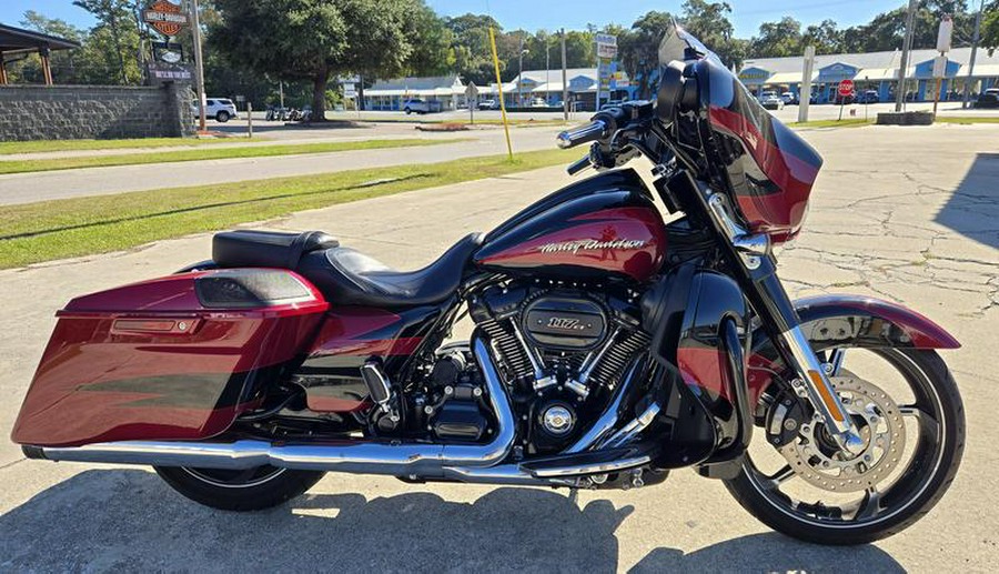 2017 Harley-Davidson® FLHXSE - CVO™ Street Glide®