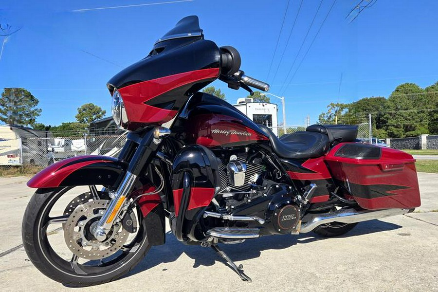 2017 Harley-Davidson® FLHXSE - CVO™ Street Glide®