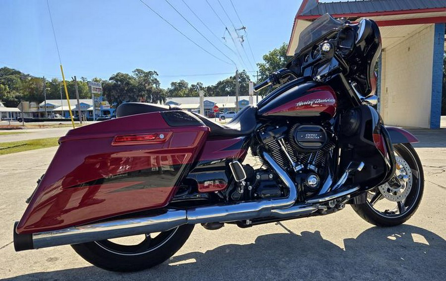 2017 Harley-Davidson® FLHXSE - CVO™ Street Glide®