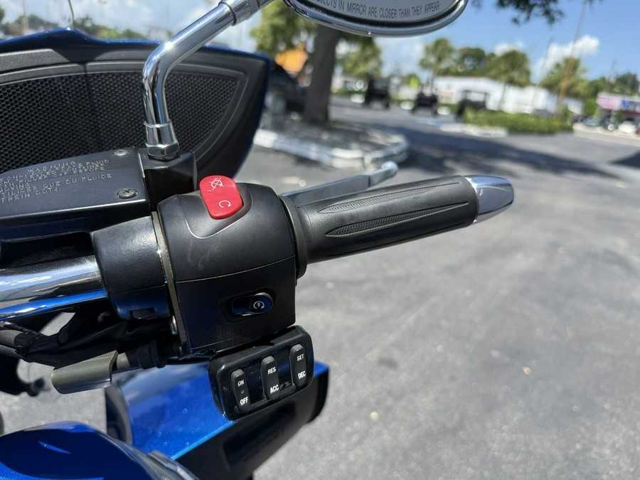 2014 Victory Motorcycles Cross Country Tour Two-Tone Sonic Blue Silver