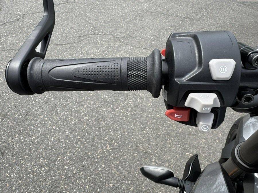 2025 Triumph Street Triple 765 RS - SILVER ICE