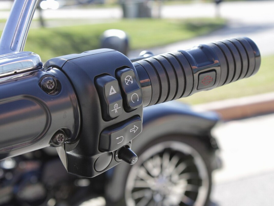 Used 2016 Harley-Davidson CVO Road Glide Ultra Motorcycle For Sale In Medina, OH