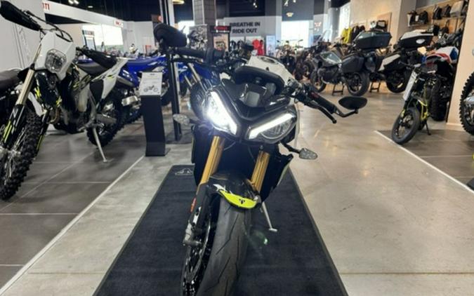 2026 TRIUMPH HC8