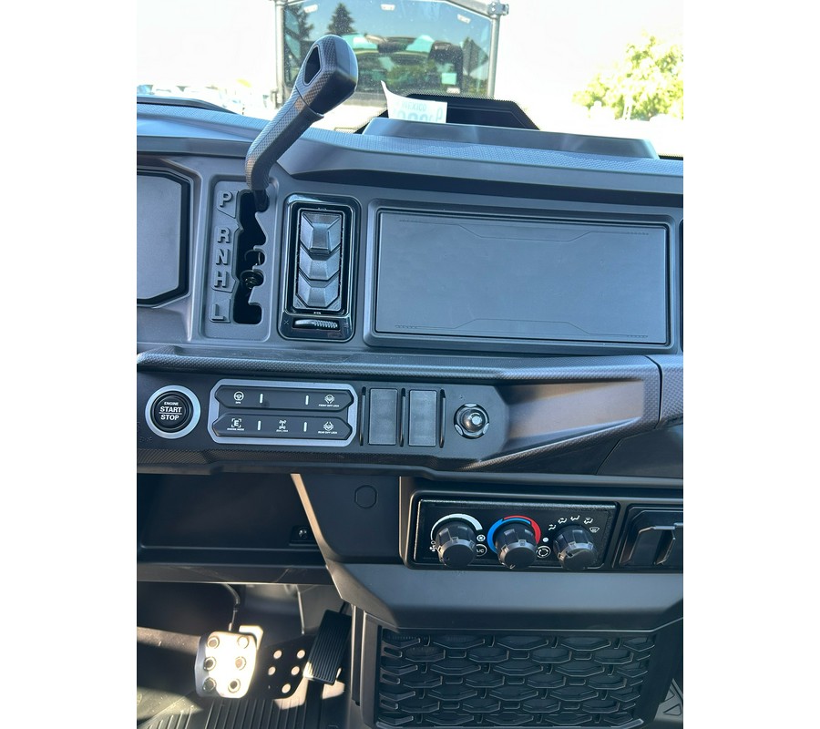 2026 Can-Am Defender XT CAB HD11