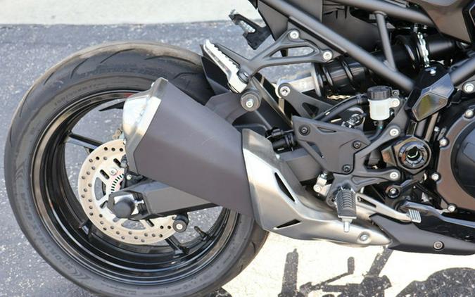 2025 Kawasaki Z900 ABS Metallic Spark Black/Metallic Carbon Gray ABS