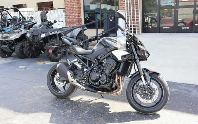 2025 Kawasaki Z900 ABS Metallic Spark Black/Metallic Carbon Gray ABS