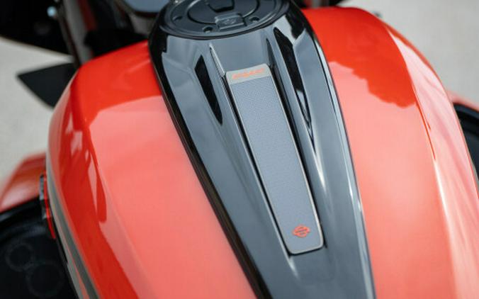 Harley-Davidson® CVO Street Glide Limited 2026 FLHXLSE 34604643 CITRUS HEAT