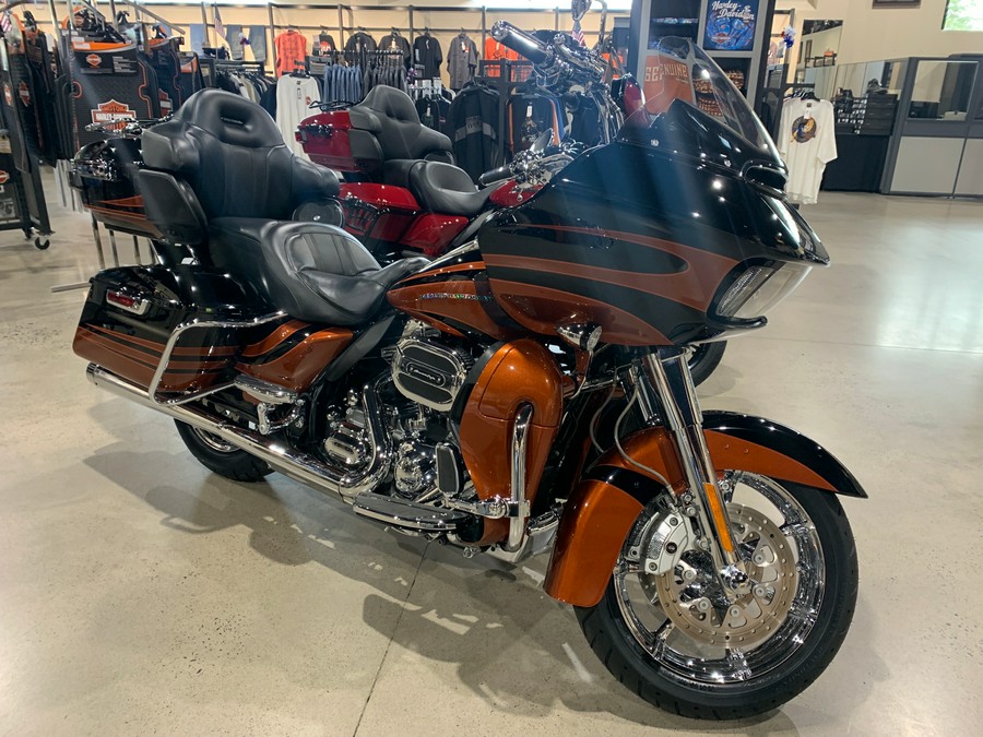 2015 Harley-Davidson CVO™ Road Glide® Ultra