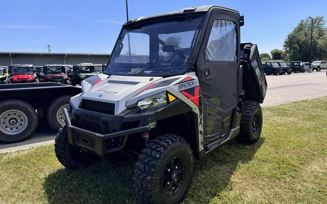 2019 Polaris® Ranger XP® 900 EPS Premium Silver Pearl