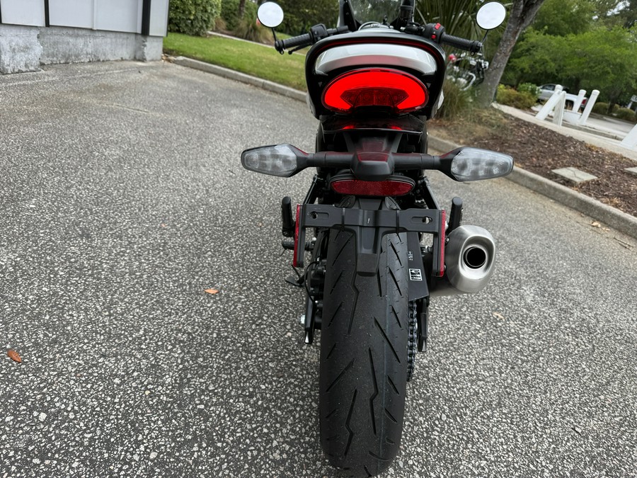 2026 Triumph Thruxton 400