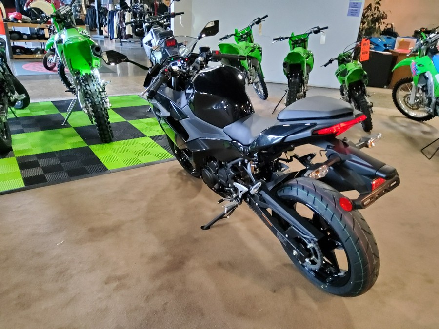 2024 Kawasaki Ninja® 500 Base