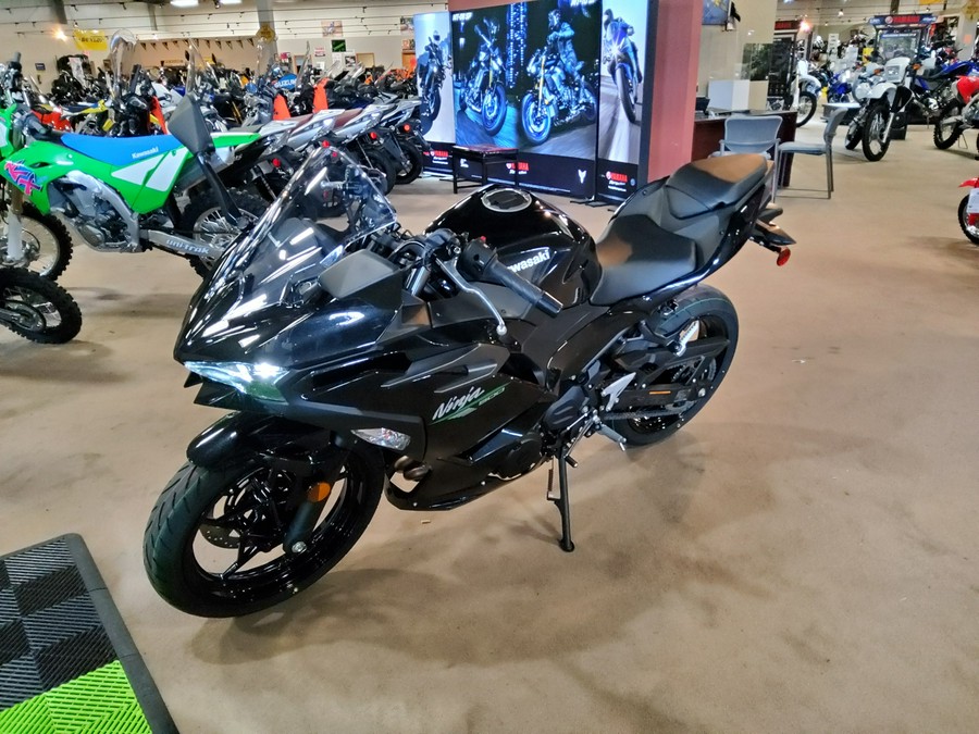 2024 Kawasaki Ninja® 500 Base