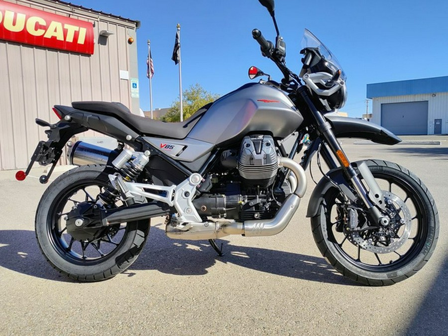 2025 Moto Guzzi V85 Strada