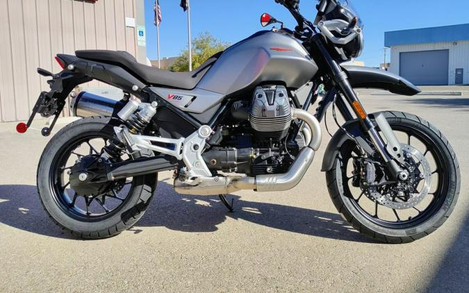 2025 Moto Guzzi V85 Strada
