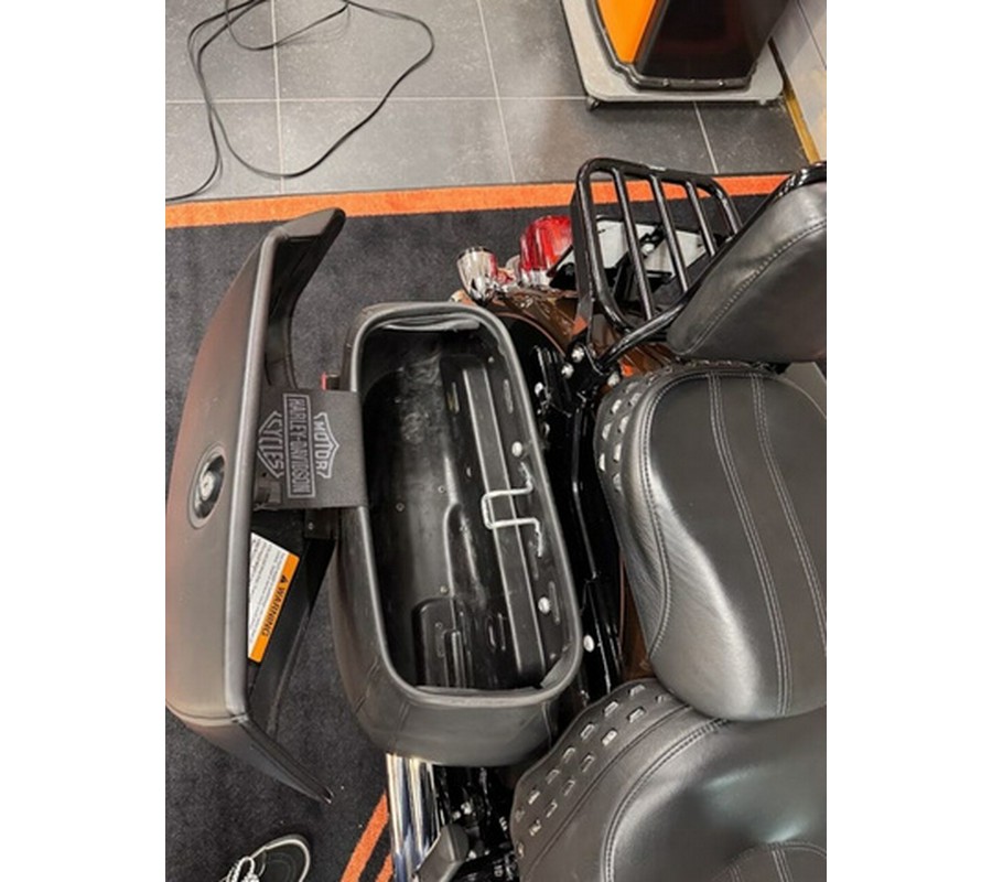 2019 Harley-Davidson Softail FLHCS - Heritage Classic 114
