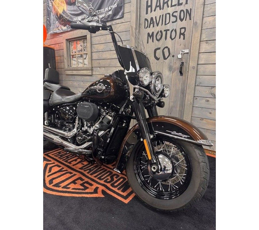 2019 Harley-Davidson Softail FLHCS - Heritage Classic 114