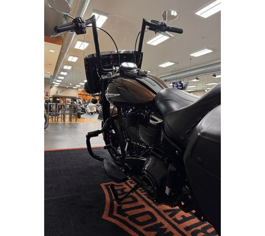 2019 Harley-Davidson Softail FLHCS - Heritage Classic 114