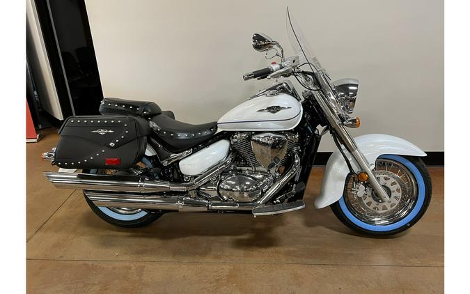 2023 Suzuki Boulevard C50T - Pearl Brilliant White