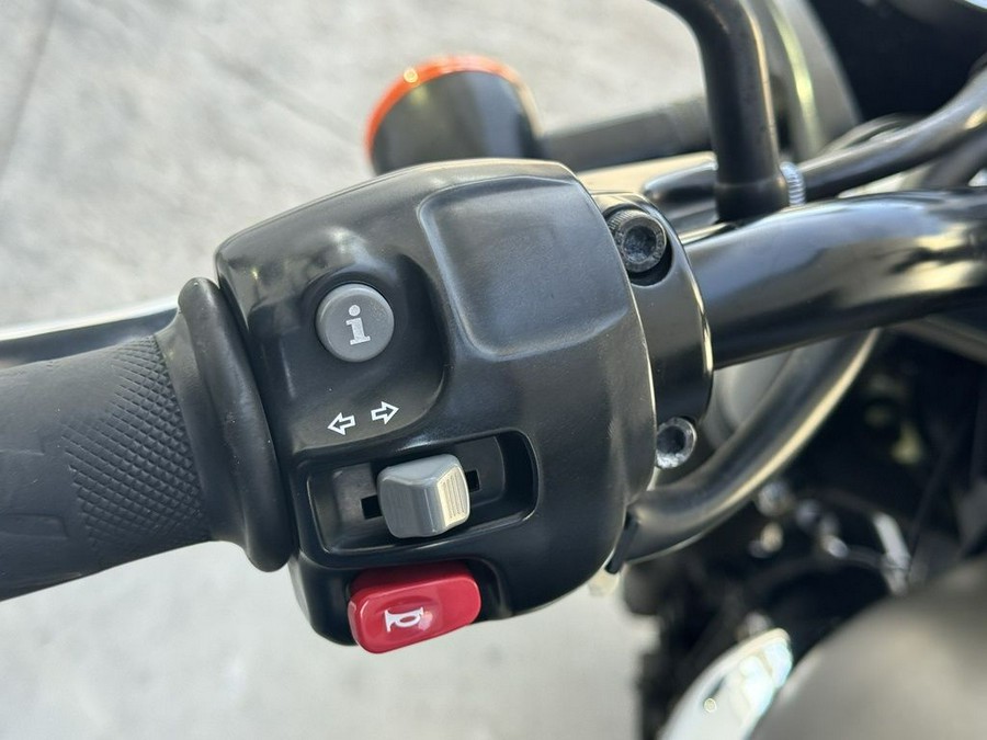 2020 Triumph Bonneville T100 Black Matte Irostone/Matte Black