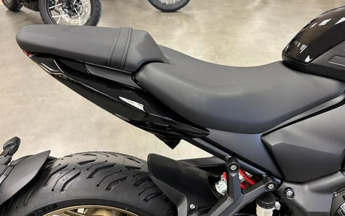 2026 Triumph Trident 800 Jet Black