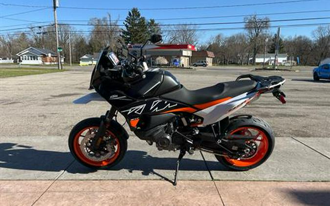 2024 KTM 890 SMT