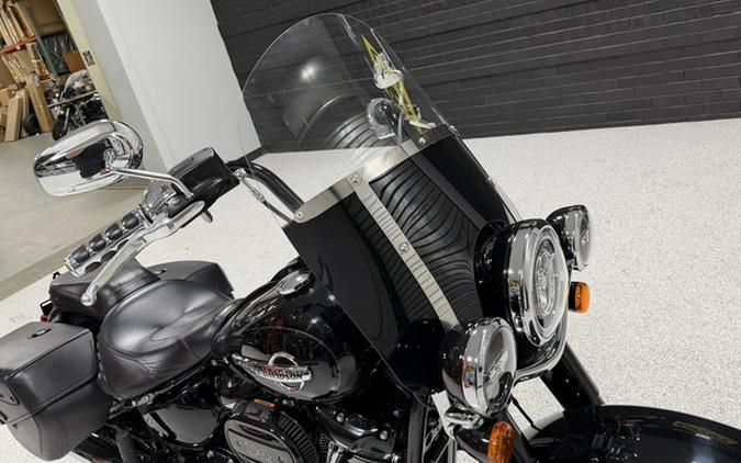 2019 Harley-Davidson Softail FLHCS - Heritage Classic 114
