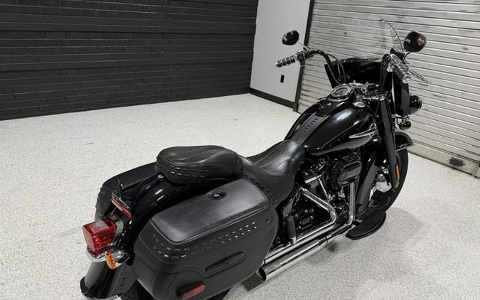 2019 Harley-Davidson Softail FLHCS - Heritage Classic 114