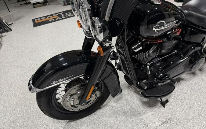2019 Harley-Davidson Softail FLHCS - Heritage Classic 114