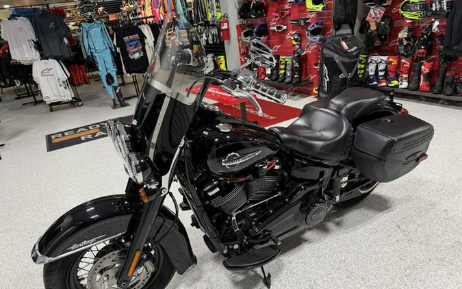 2019 Harley-Davidson Softail FLHCS - Heritage Classic 114