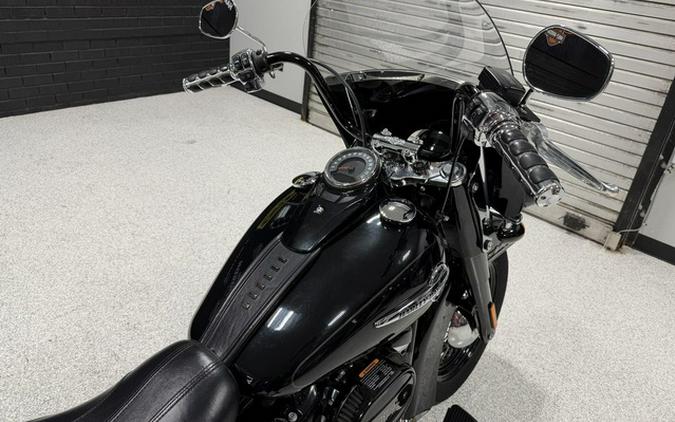 2019 Harley-Davidson Softail FLHCS - Heritage Classic 114