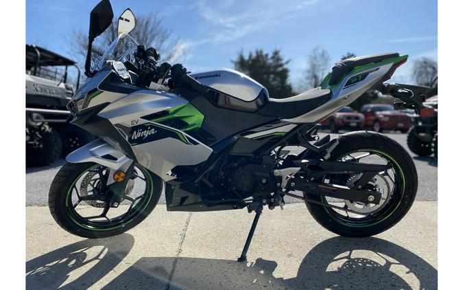 2024 Kawasaki Ninja® e-1 ABS