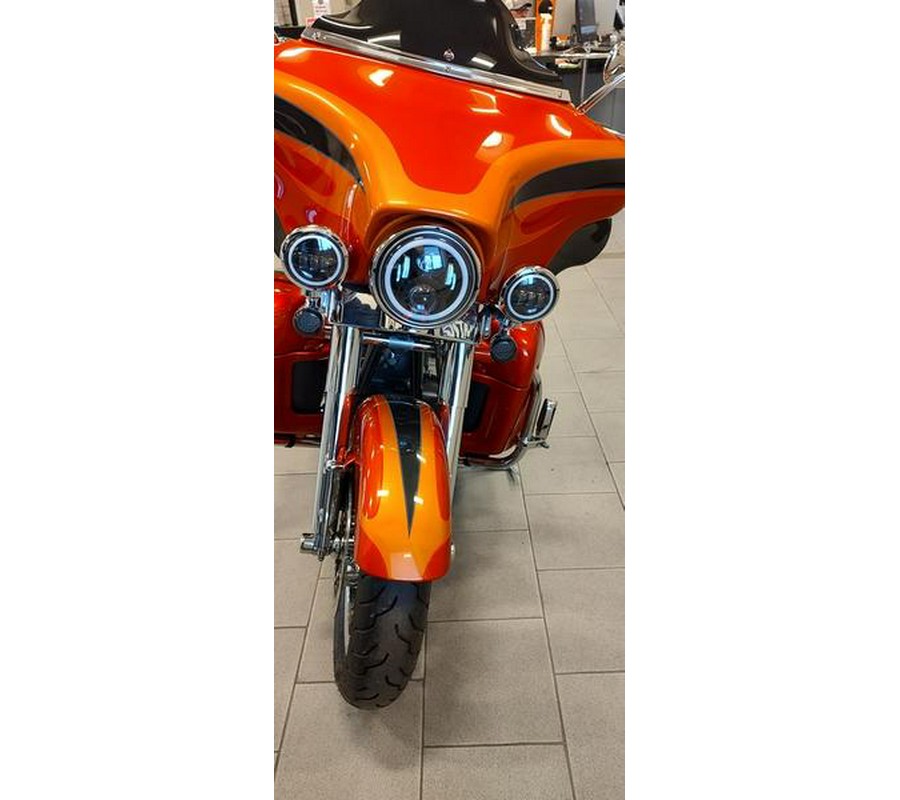 2013 Harley-Davidson® FLHTCUSE8 - CVO™ Ultra Classic® Electra Glide®