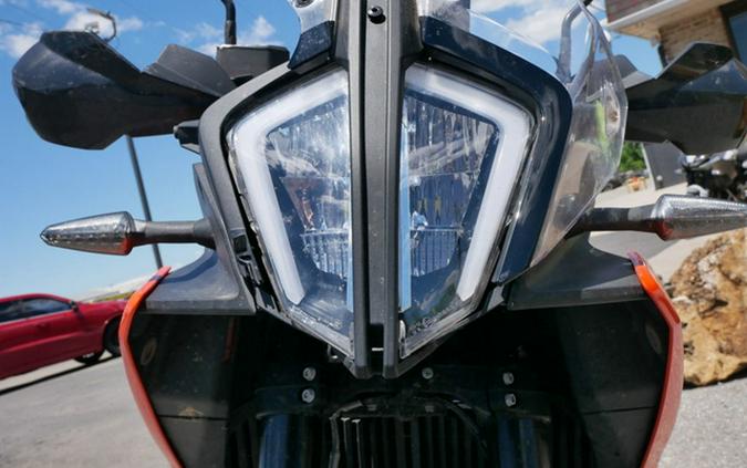 2023 KTM Adventure 890
