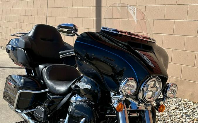 2017 Harley-Davidson Ultra Limited Exclusive - Vivid Black - Peace Officer