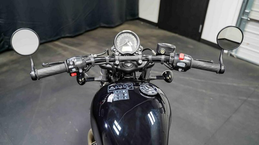 2023 Triumph Bonneville Bobber Jet Black