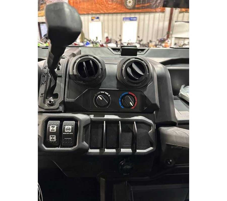 2026 Can-Am Defender DPS CAB