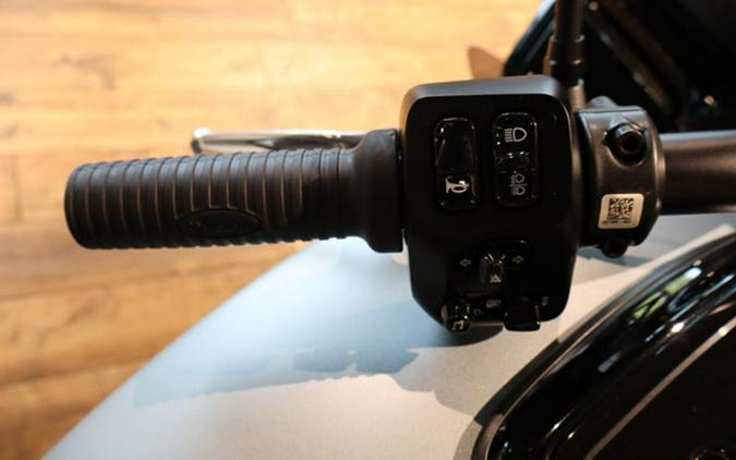 2025 Indian Motorcycle® Challenger® Dark Horse® Frost Silver Smoke