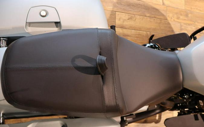 2025 Indian Motorcycle® Challenger® Dark Horse® Frost Silver Smoke