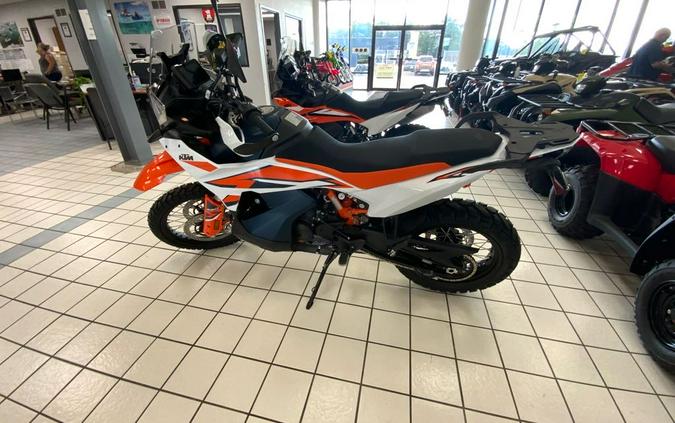 2023 KTM Adventure 890 R