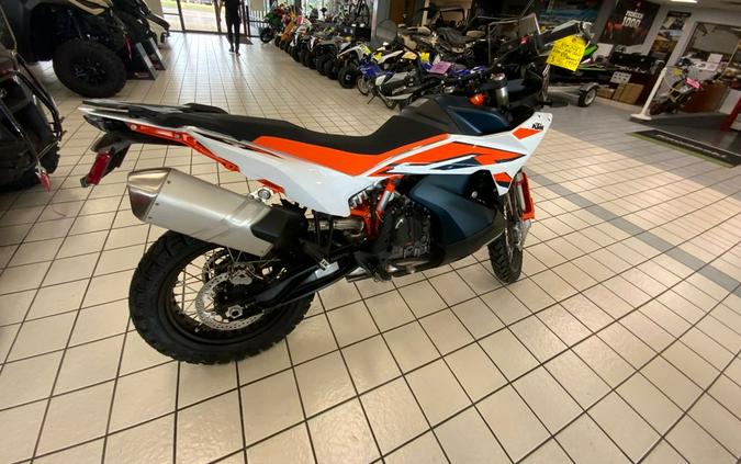 2023 KTM Adventure 890 R