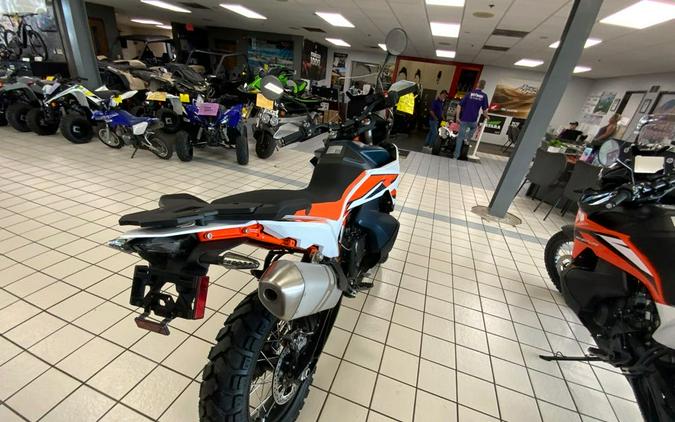 2023 KTM Adventure 890 R