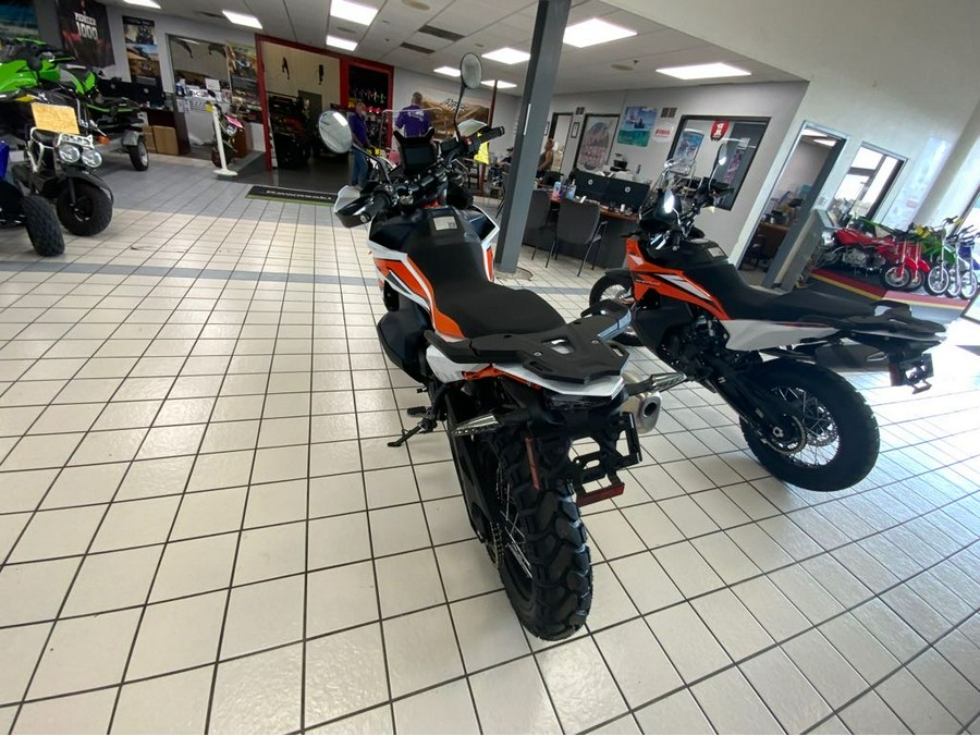 2023 KTM Adventure 890 R