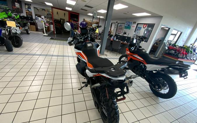 2023 KTM Adventure 890 R