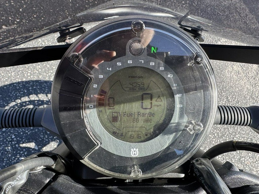 2023 Husqvarna SVARTPILEN 401