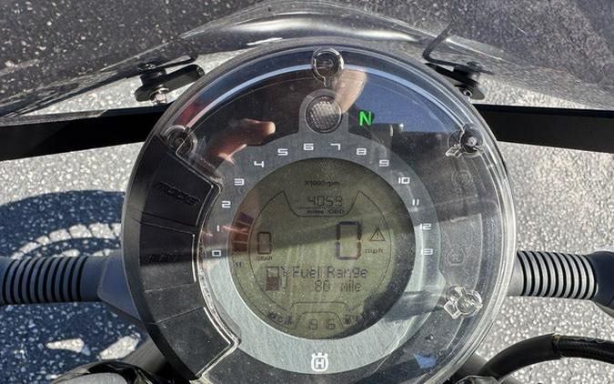 2023 Husqvarna SVARTPILEN 401