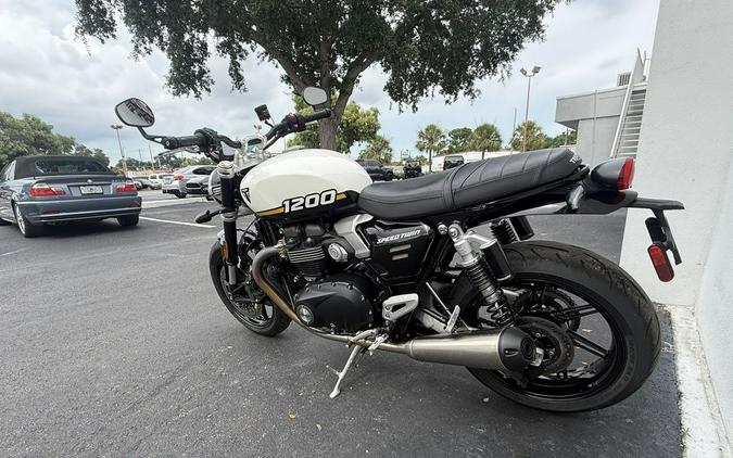 2025 Triumph Speed Twin 1200 Crystal White/Sapphire Black